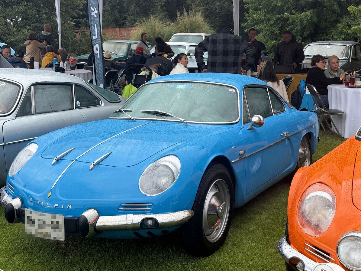 Dinalpin azul del CRGS exhibido en La Gala del Automóvil 2026