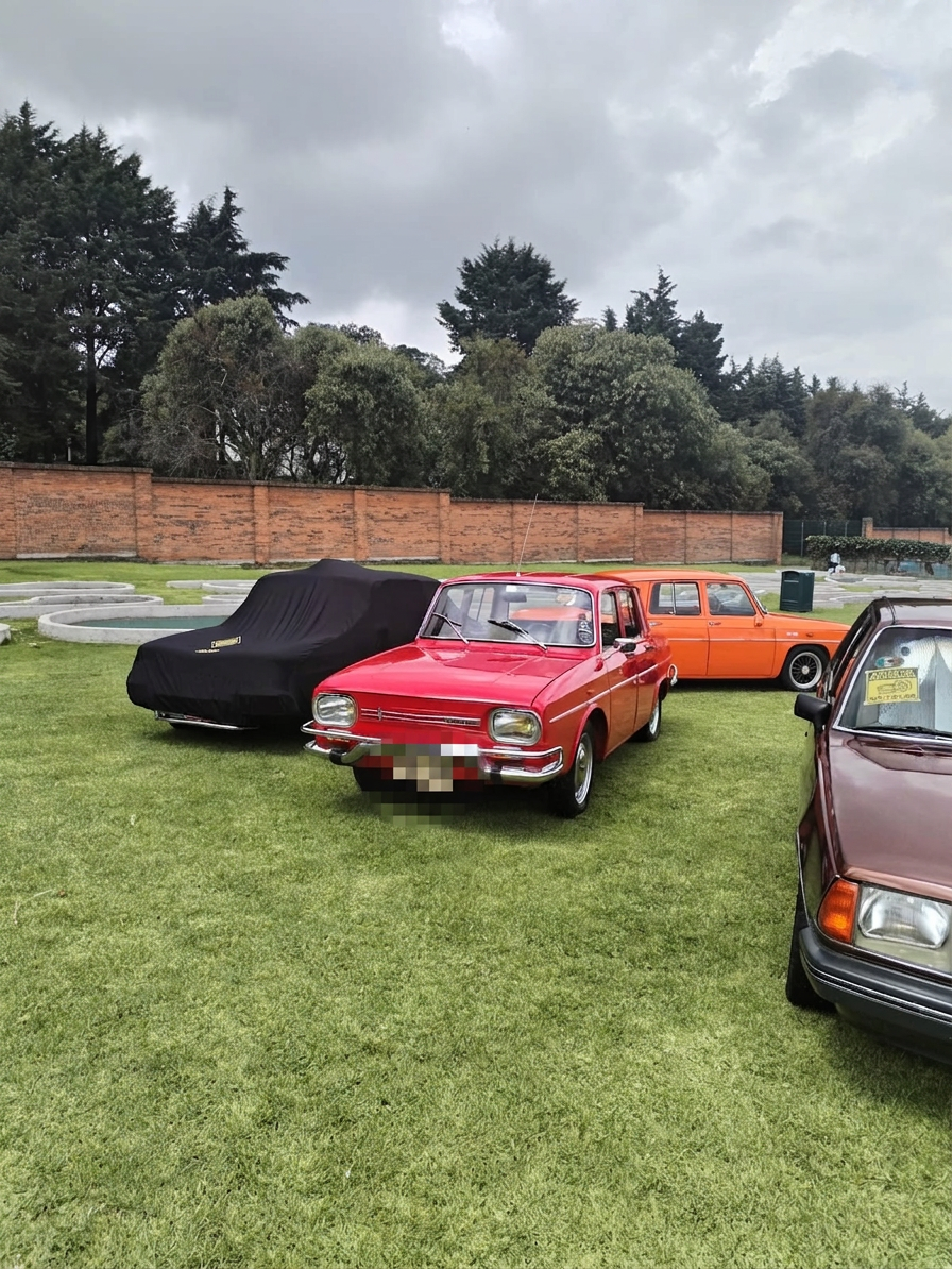 Renault clásicos rojo y naranja del CRGS en la Gala del Automóvil 2026