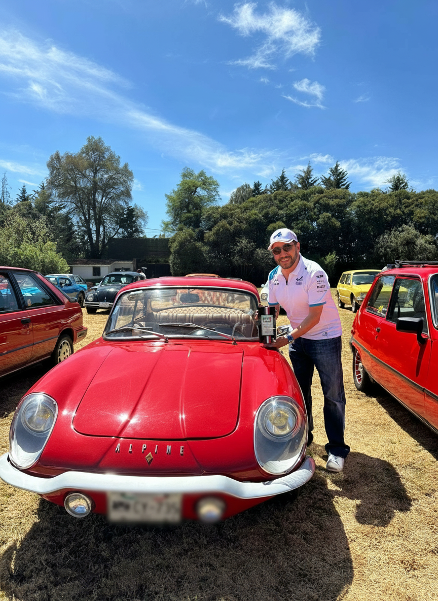 Dinalpin GT4 rojo recibiendo premio Vintage en exhibición