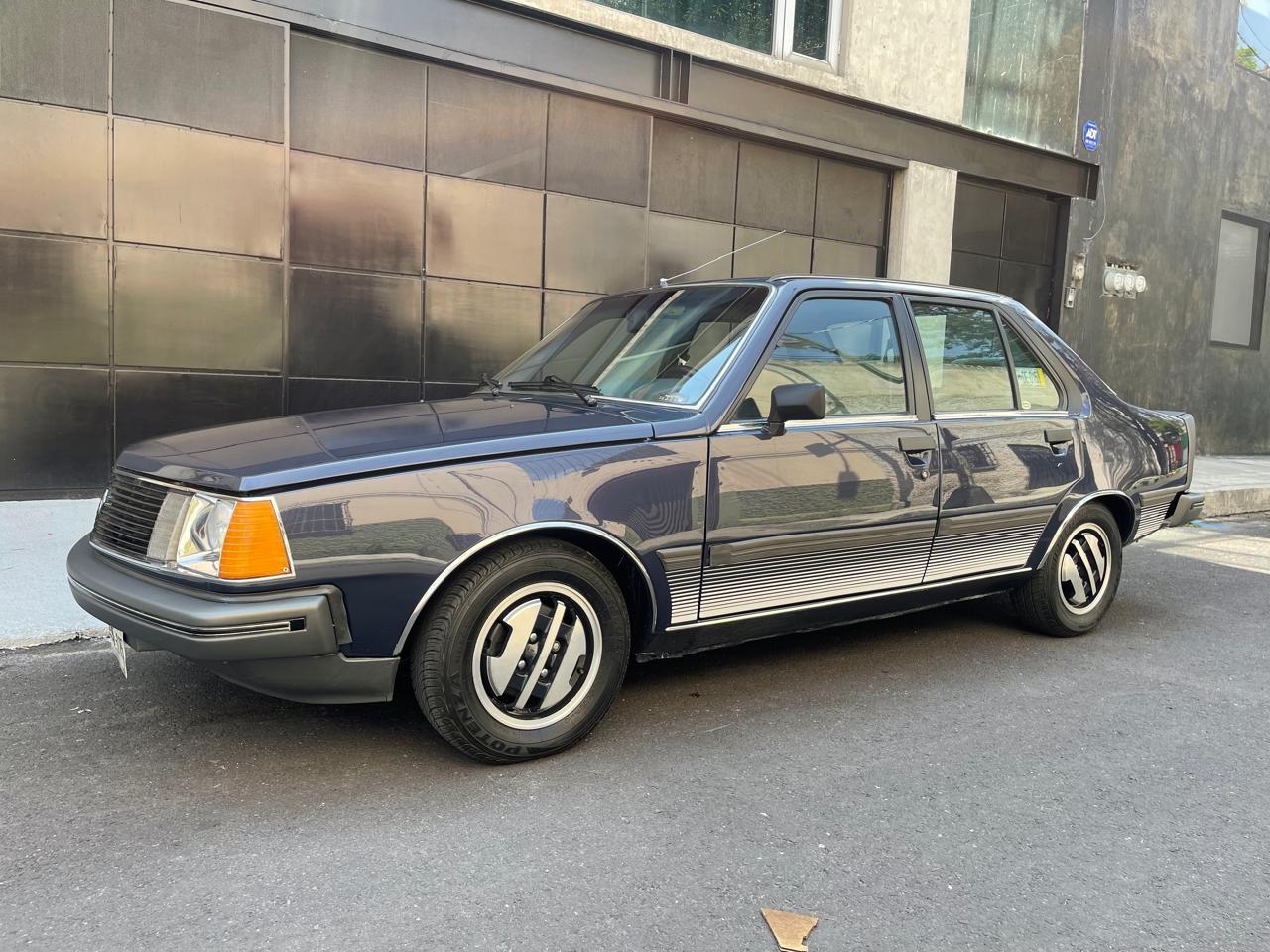 Renault 18 GTX 2 Litros azul de perfil